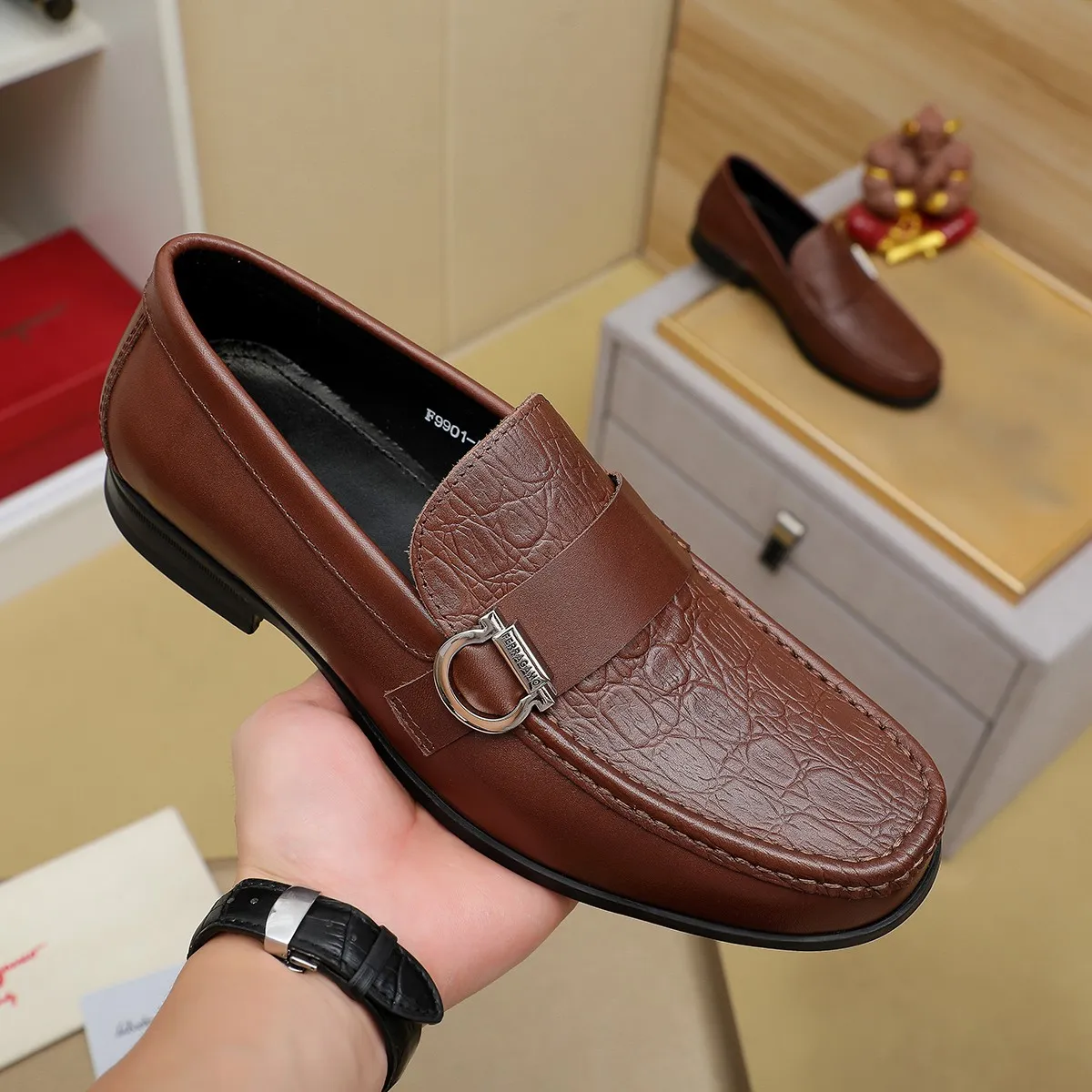 Men's shoes 260🕷🕷🐂【Ferragamo】Ferragamo Popular fashionable casual shoes🇨🇳Official website counter 1:1 production, original mold opening💯Good quality can be seen, imported high-end first-layer pebbled calfskin, water-dyed🐂leather lining🌿very clear texture, high-quality waterproof, non-slip and wear-resistant outsole🎋high quality and low price, truly handmade🍓, color optional! Code number 38-44 (45. To be customized)